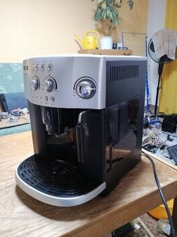 Automaticky kavovar DeLonghi