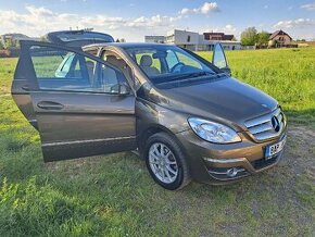 Mercedes-Benz B200 - 1