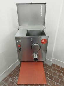 Mlýnek na maso Koneteollisuus OY LM 82 A profi