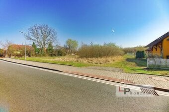 Újezd u Sezemic, zasíťovaný stavební pozemek 875 m²