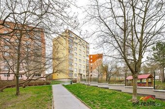 Prostorný byt 4+1, 84 m2, klidná ulice, výhledy do zeleně, K