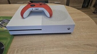 Xbox one S 1tb, ovladač, hry, volant - komplet