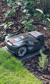 Sekačka HUSQVARNA AUTOMOWER 305 včetně domečku