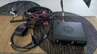 radiostanice / vysílačka Motorola DM1400 digital/analog