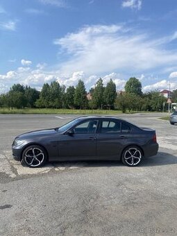 BMW E90 320i