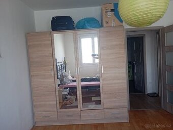 Šatní skříň