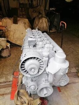 Praga v3s motor po opravě do jeřábu