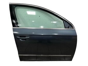Pravé přední dveře šedá metalíza LK7X VW Passat B6 2010