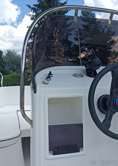 Motorový člun Delphin 430 Open
