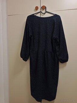 Elegantní šaty vzorované