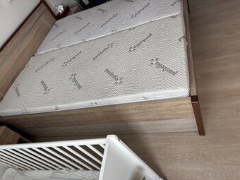 Prodám postel 200x180 bez roštů