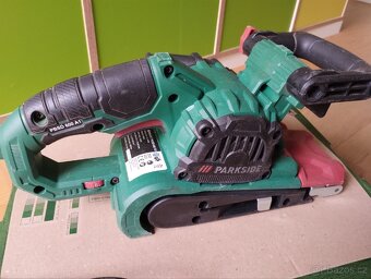 Pásová bruska Parkside PBSD 600 A1 a PMFW 310 D2