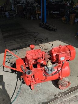 Vzduchový kompresor z Tatry 111 – 3fázový motor, 4–5 bar