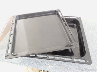 plechy na pečení  2 kusy + rošt smalt.