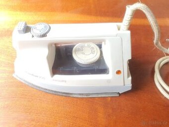 Oděvní žehlička Philips. Comfort 200. Zahřeje okamžitě