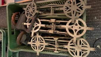 Staré telefony, vahy, mlínky, žehličky