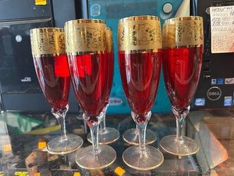 Rubínové sklo zlacené – sada sklenic – top stav