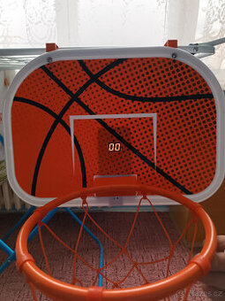 Domácí basketbalový koš,