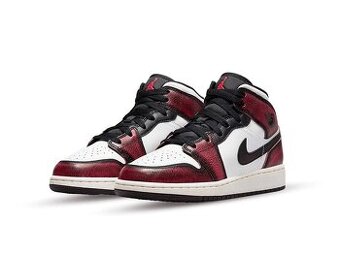 boty AirJordan 1 mid “wear away” chicago