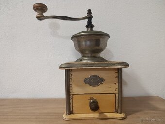 Starý mlýnek na kávu IDEAL se štítkem, patina - 1