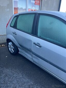 Prodám na ND/Opravu Ford Fiesta