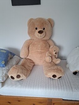 Velký plyšový medvěd