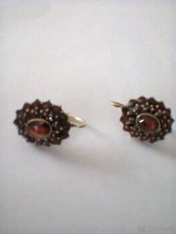 Starožitné zlacené náušnice s českými granáty