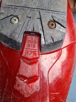 Prodám set lyže, boty, přilba