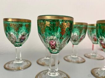 malované zelené skleničky