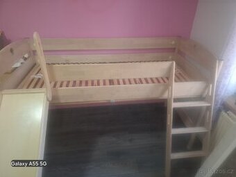Dětská postel z se zkluzavkou