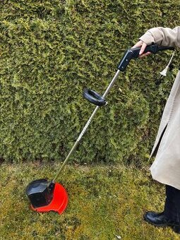 Elektrická strunová sekačka