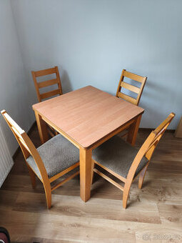 Jídelní stůl + židle