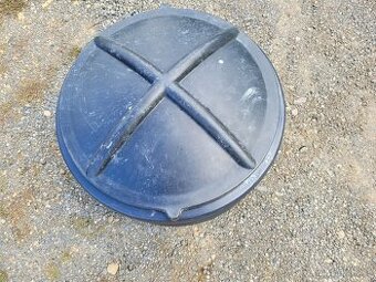 Poklop na retenční nádrž
