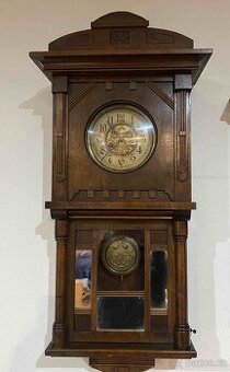 Starožitné nástěnné mechanické hodiny s kyvadlem