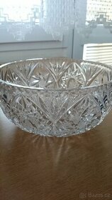 Skleněné, broušené mísy, váza, karafa, popelníky,...