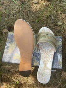 Dior pantofle bezové zlaté