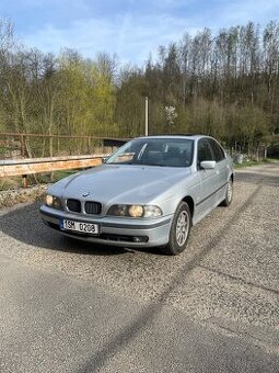 BMW E39 523iA