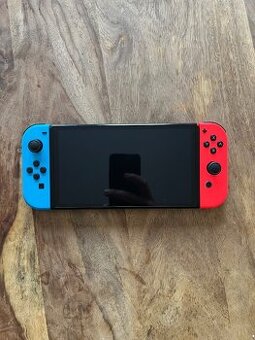 Nintendo Switch Oled model s kompletním vybavením