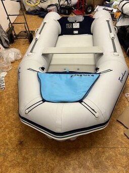 Nafukovaci clun Zodiac Typhoon 305cm jako novy