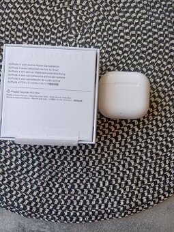 Apple Airopds 4