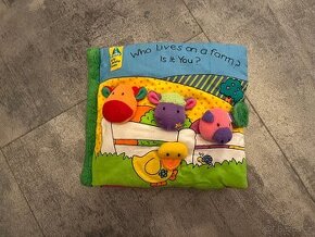 Krasná látková khnížka s prvky Montessori, zvuky, hmat