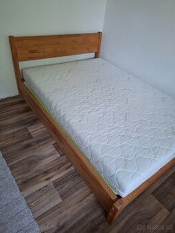 Postel z masivu