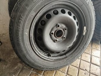 Zánovní zimní pneu R15 91T