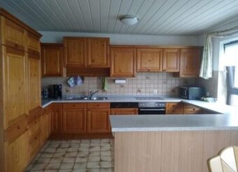 Prostorná kuchyně z masivu se spotřebiči,5405