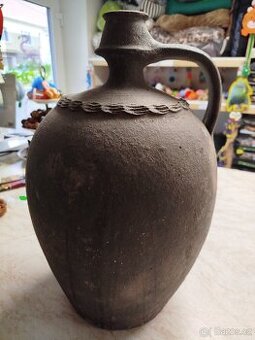 Velký keramický džbán s uchem