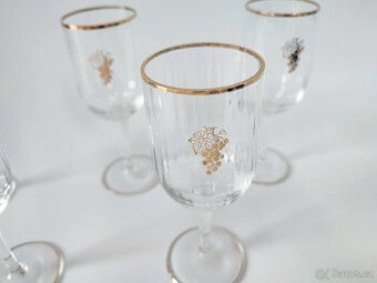 Sklenice, skleničky menší na víno a podobně - 6 kusů