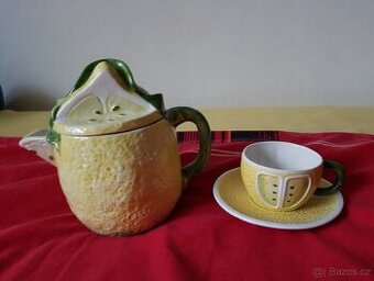 Konvička a hrneček s talířkem