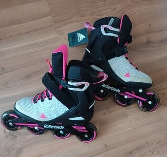 Nové brusle s visačkou a krabicí