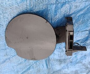 Dvířka víčka nádrže Peugeot 307