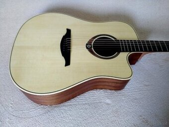 Predam akusticku gitaru LAG T70DC. ZN.CENA